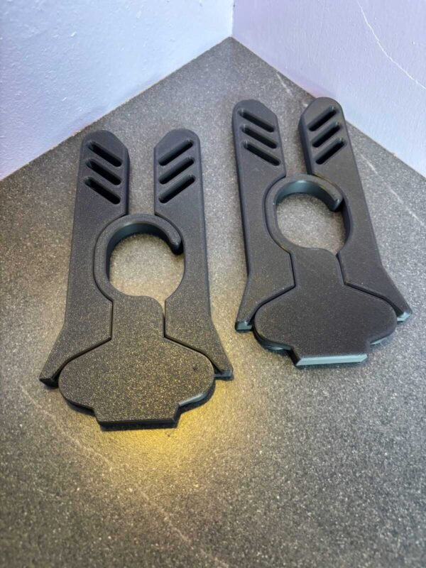 01a4213bcc0c09c72f7327ca2aab4e440a8e9c710f 3D printed foldable coat hanger in PLA, shown in folded and open positions
