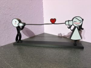 valentine’s couple cup & string phone sculpture – romantic love display