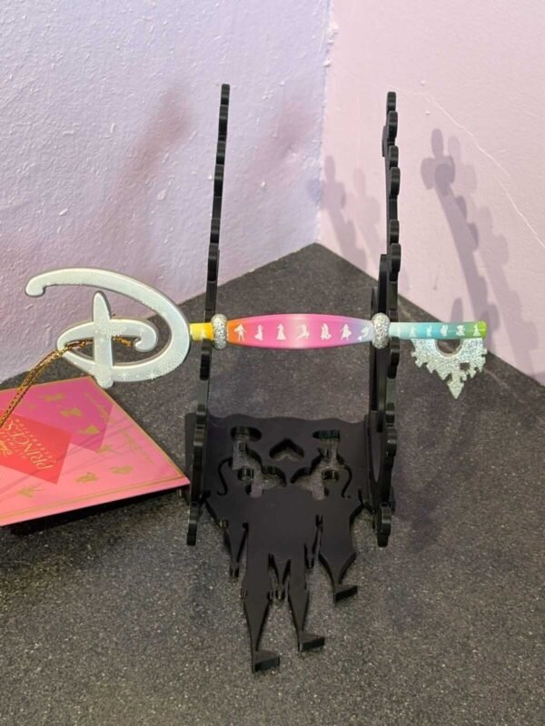 disney inspired “d” key holder – 6 key stand & organiser
