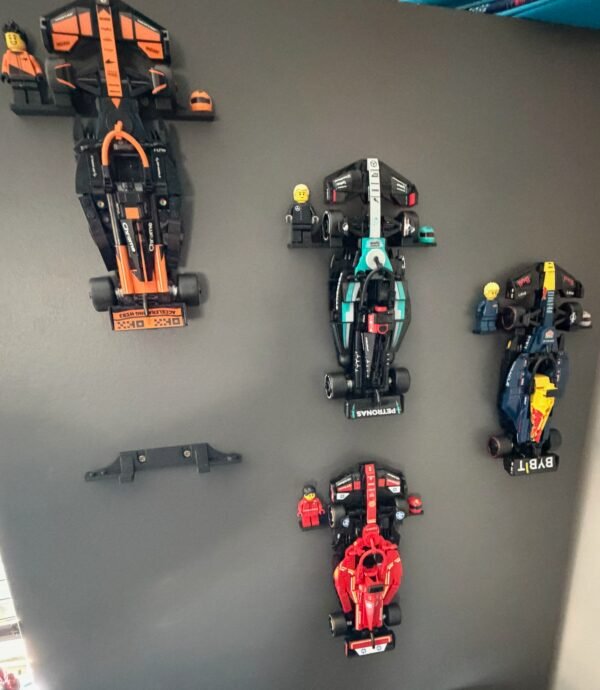 vertical wall mount display for lego speed champions f1 cars – includes minifigure & helmet pedestals (mount only)